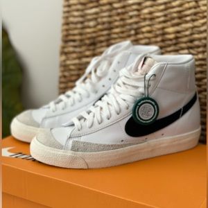 NWT NWB/ WOMEN'S NIKE BLAZER MID '77 CASUAL SHOES / Sz 7